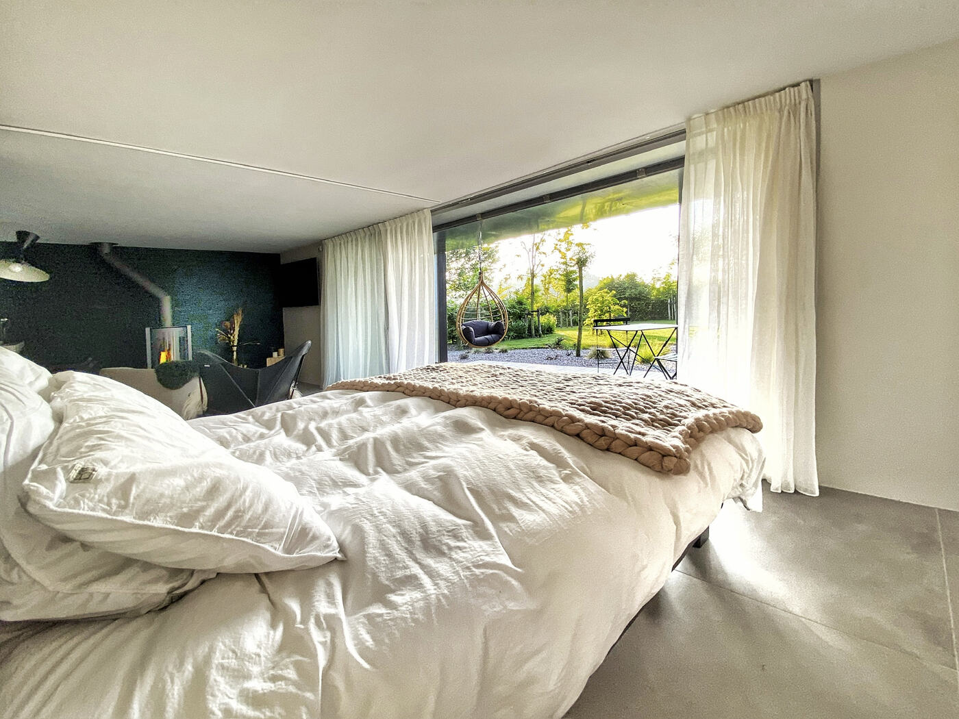 La Suite Nordique ouverte sur le jardin