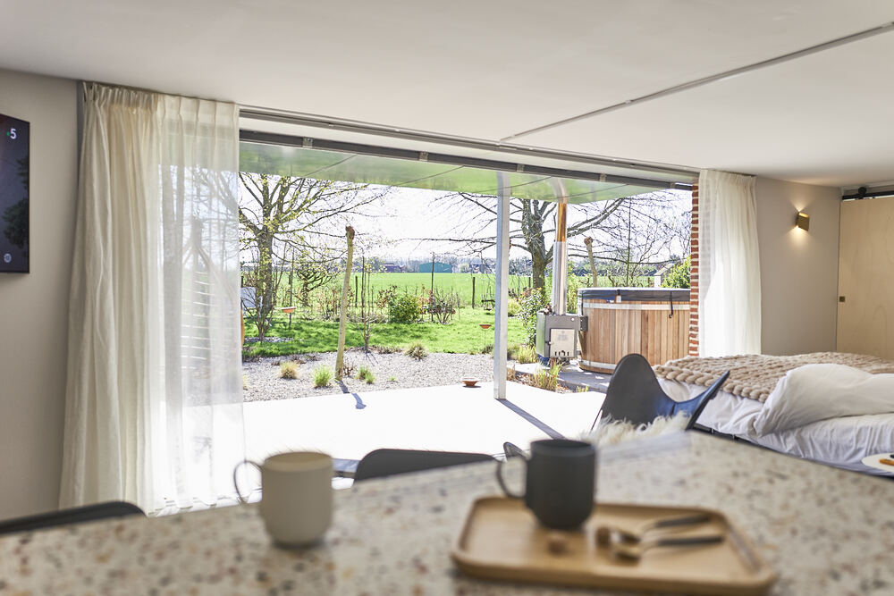 La terrasse privée et sa balancelle cocon